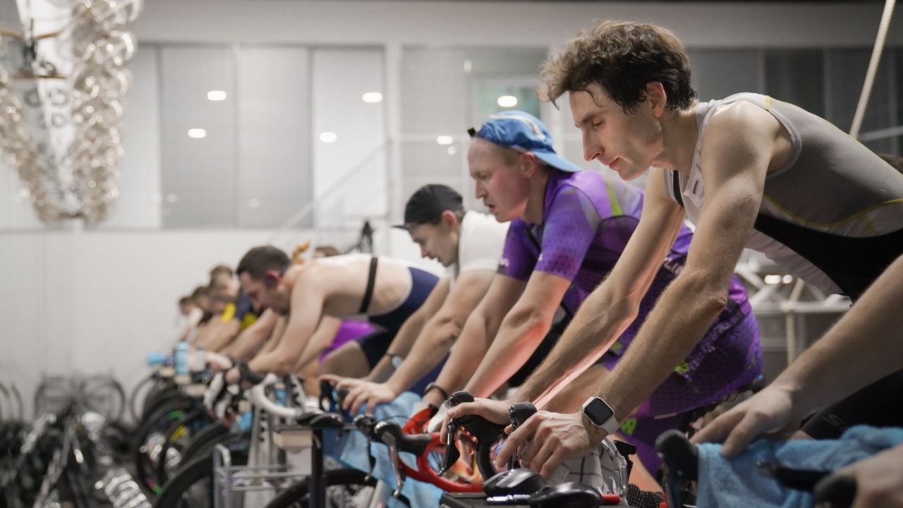 Trening triathlonowy grupowy — motywacja, skuteczność, atmosfera